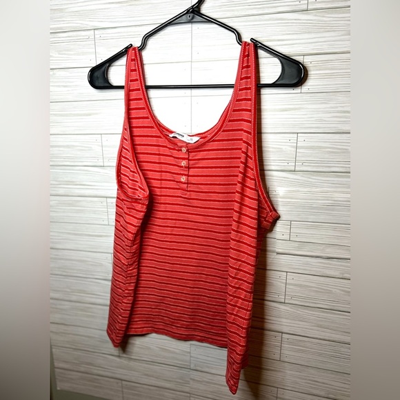 Crop Style Tank - Picture 1 of 4